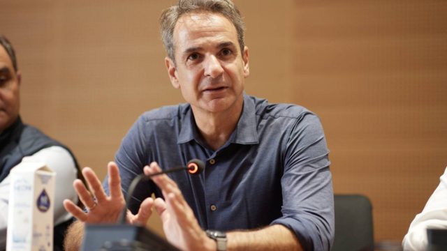 Μητσοτάκης από τη Λάρισα: «Δεν το βάζουμε κάτω, είμαστε εδώ και στεκόμαστε δίπλα στους πολίτες, δίπλα στην τοπική αυτοδιοίκηση»