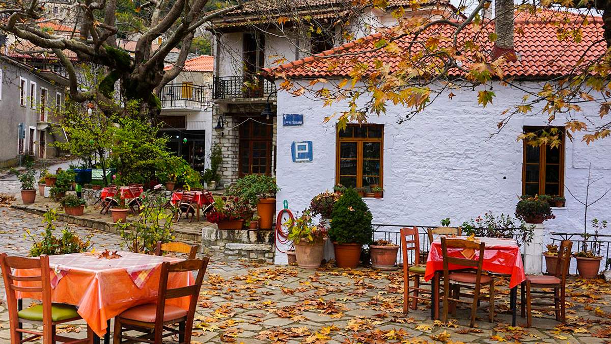 Κοσμάς: Ο «άγνωστος» προορισμός στην Αρκαδία με θέα που κόβει την ανάσα