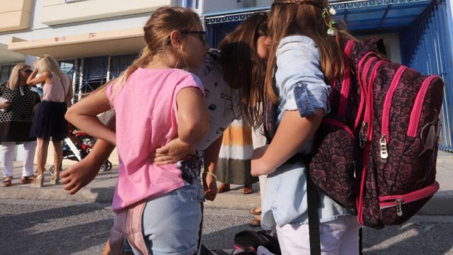 Ηράκλειο: Όσα είπε στους αστυνομικούς η 31χρονη Κύπρια που άφησε μόνα τους σπίτι τα 8 μικρά παιδιά της – «Είχα πάει να δω τον…»