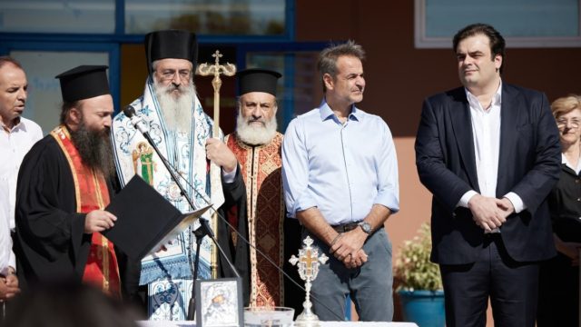 Ο Κυριάκος Μητσοτάκης σε αγιασμό σχολείου στην πληγείσα Αλεξανδρούπολη – Έστειλε ευχετήριο μήνυμα στους μαθητές (video-photos)