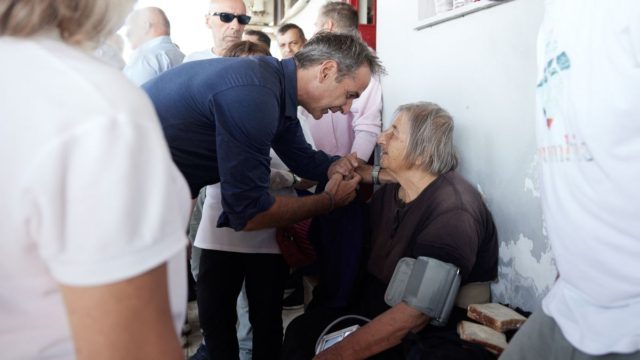 Τι είχες Γιάννη, τι είχες πάντα: «Δεν κρύφτηκα ποτέ! Είμαι πάντα εδώ στα δύσκολα» – Ο Μητσοτάκης υποσχέθηκε ακριβώς τα ίδια για τα οποία είχε δεσμευτεί το 2020!