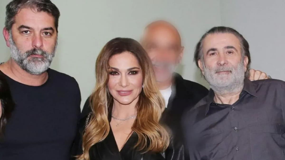 «Προξενήτρα» ο Λάκης Λαζόπουλος: Όλο το παρασκήνιο της γνωριμίας ανάμεσα στη Δεσποινα Βανδή και τον Βασίλη Μπισμπίκη – Έτσι “γεννήθηκε” ο ερωτάς τους