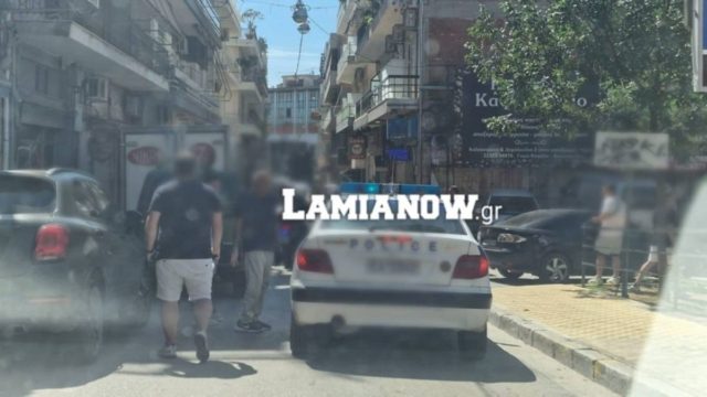 Άγριο επεισόδιο στο κέντρο της Λαμίας: 40 νεαροί συνεπλάκησαν με λοστάρια και καδρόνια (video-photos)