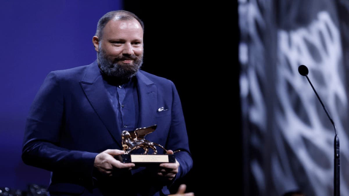 Ελληνικός καλλιτεχνικός θρίαμβος στο Φεστιβάλ Βενετίας: Κέρδισε το Χρυσό Λέοντα ο Γιώργος Λάνθιμος για το «Poor things» (photo)