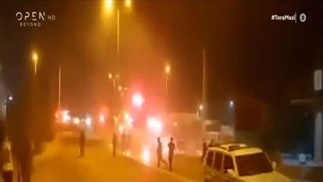 Νύχτα τρόμου στον Ασπρόπυργο: Εμπόλεμη ζώνη η λεωφόρος ΝΑΤΟ – Ομάδα ατόμων ακινητοποίησε λεωφορείο κι ανάγκασε τον οδηγό να το εγκαταλείψει (video)