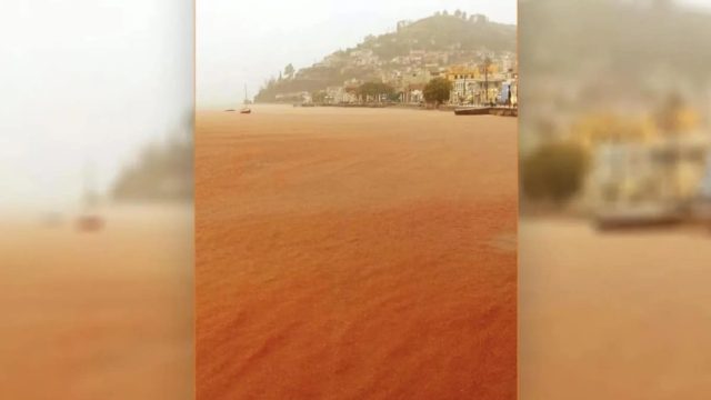 Απόκοσμες εικόνες από την κακοκαιρία «Elias»: Η λάσπη έχει φτάσει στη θάλασσα της Λίμνης Ευβοίας