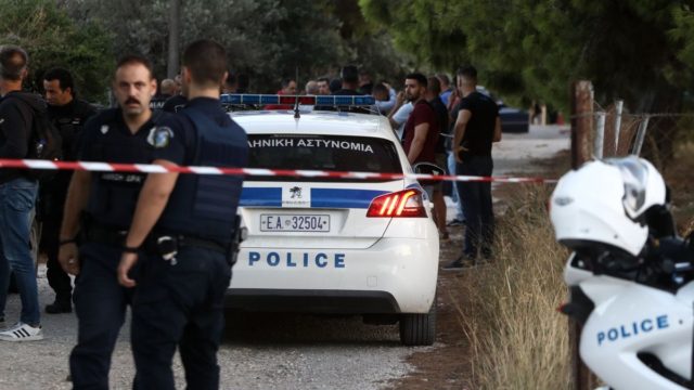 Μυστήριο με το πρωτοφανές μακελειό στη Λούτσα: Πού στρέφεται η ΕΛΑΣ για τη μαφιόζικη εκτέλεση – Ήταν «ενέδρα θανάτου»; (video)