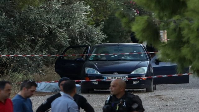 Μαφιόζικη εκτέλεση στη Λούτσα: Μυστήριο με τη φωτογραφία των «6» πριν το μακελειό! Ποιος τους φωτογράφισε – Αυτό είναι το 2ο κρησφύγετο – Ο ρόλος του 32χρονου που συνελήφθη (Video)