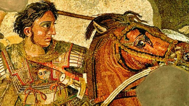 Παγκόσμιο «τράνταγμα» για τον τάφο του Μεγάλου Αλέξανδρου: «Βρήκαν το σύμβολό του σε ένα κεφάλι 0.60 μέτρων και 80 κιλών…»