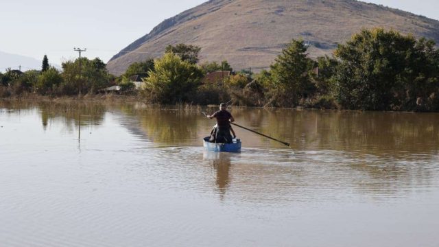 Η φωτογραφία της ημέρας: «Βούλιαξε» η Μεταμόρφωση Καρδίτσας – Κάτω από το νερό όλο το χωριό