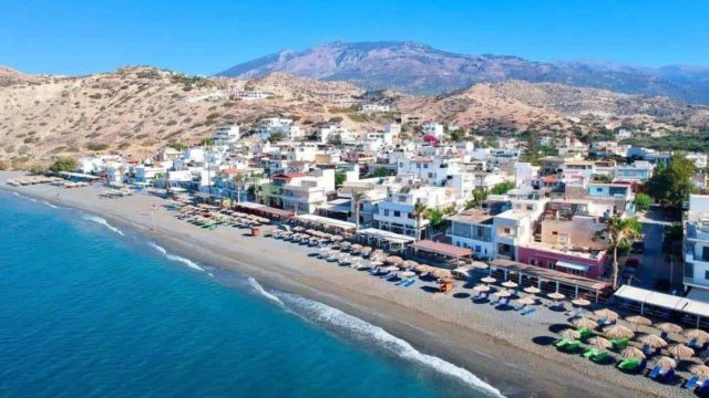 «Δεν καταλαβαίνει» από Σεπτέμβρη: Το πιο ζεστό μέρος της Ευρώπης – Το ελληνικό χωριό που έχει πάντα καλοκαίρι!