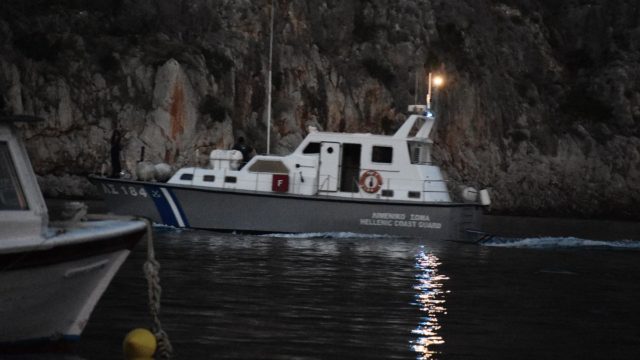 Ναυτικό ατύχημα ανοιχτά της Κεφαλονιάς: Συγκρούστηκαν δύο εμπορικά πλοία – Στις φλόγες το ένα (video)