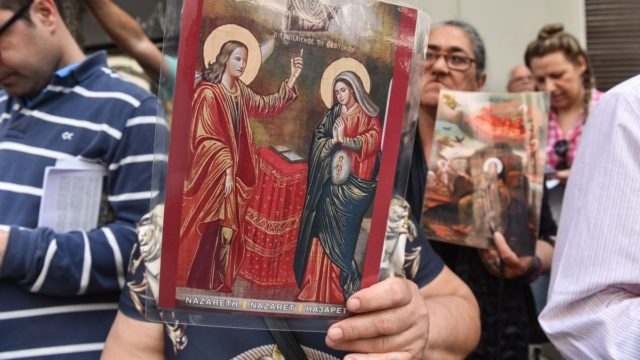«Φρενίτιδα» για τις νέες ταυτότητες: «Θα έχουν τον αριθμό 666, τον αριθμό του θηρίου», λέει αρνητής ψυχίατρος (videos)