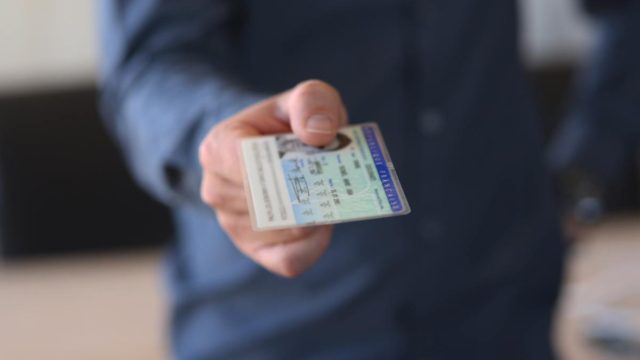 Πρόσω ολοταχώς για τις νέες ταυτότητες: Αυτά είναι τα απαραίτητα δικαιολογητικά – Πώς θα τις βγάλετε (video)