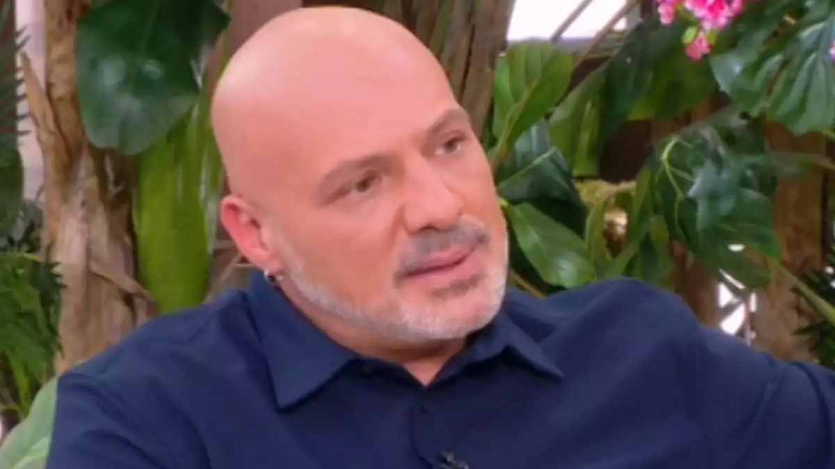 Νίκος Μουτσινάς σε Μενεγάκη: «Ήταν εγκεφαλική αλητεία! Γι’ αυτό σταμάτησα από την τηλεόραση, πνιγόμουν»