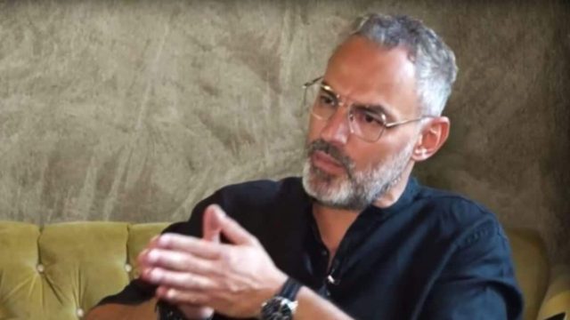 Συγκινεί ο Νίκος Συρίγος: «Είναι πολύ μεγάλος ο σταυρός που κουβαλάει η μητέρα μου με την ασθένειά της»