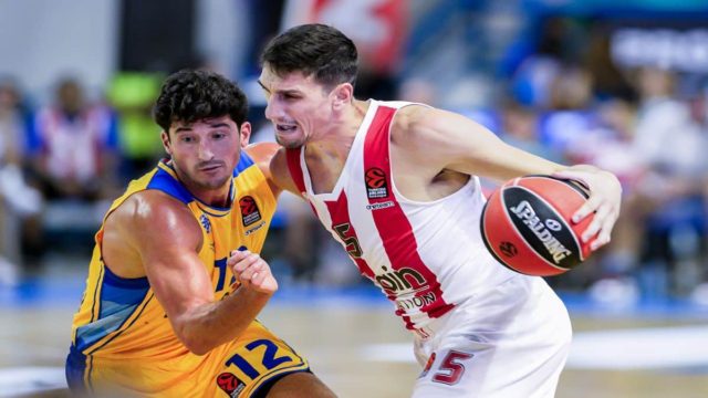 Ολυμπιακός – Μακάμπι (71-68): Ο εξαιρετικός Πίτερς οδήγησε τους ερυθρόλευκους στην κατάκτηση του “Νεόφυτος Χανδριώτης”