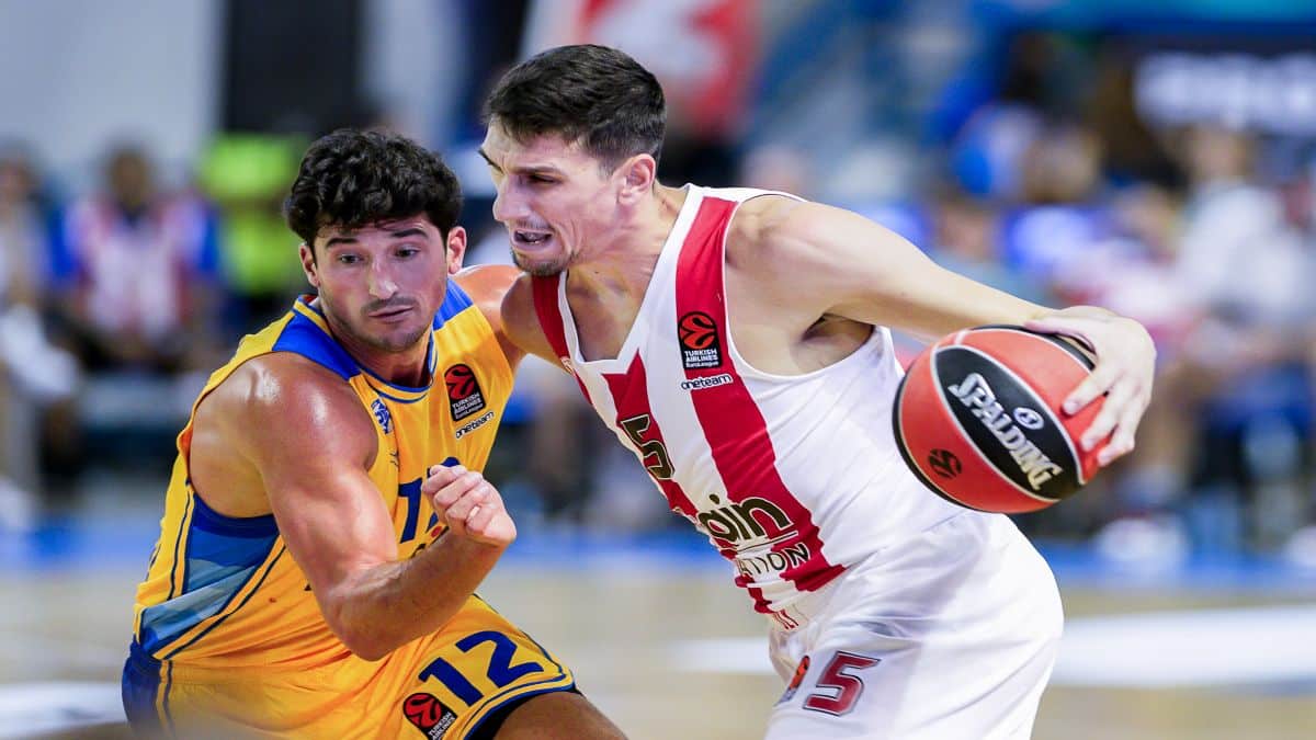 Ολυμπιακός – Μακάμπι (71-68): Ο εξαιρετικός Πίτερς οδήγησε τους ερυθρόλευκους στην κατάκτηση του “Νεόφυτος Χανδριώτης”
