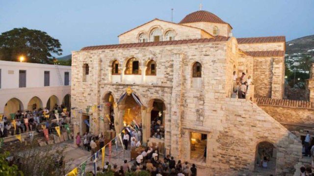 Παναγία Εκατονταπυλιανή: Ο ιστορικός ναός της Πάρου με τις 100 πόρτες