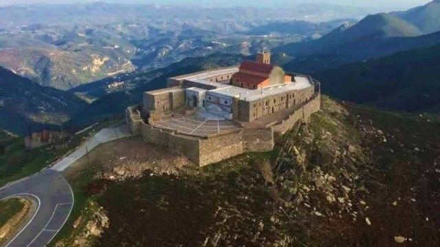 Παναγία η Γιάτρισσα: Το απόκοσμο μοναστήρι και η θαυματουργή προσευχή – Ένα από τα μεγαλύτερα προσκυνήματα της Μάνης