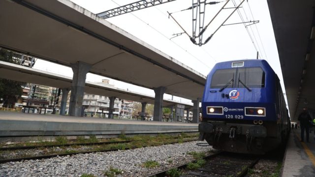 Τραγωδία στη Θεσσαλονίκη: Νεκρό άτομο από παράσυρση τρένου κοντά στον σιδηροδρομικό σταθμό