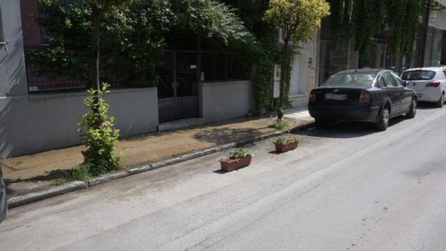 «Τελεσίδικο» για τους οδηγούς: Κρατάς θέση πάρκινγκ στον δρόμο; Το τσουχτερό πρόστιμο που θα πληρώσεις
