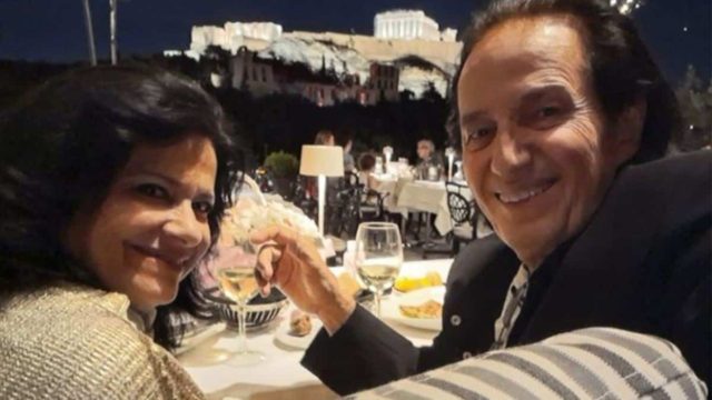 56 χρόνια γάμου: Ο Πασχάλης γιόρτασε την επέτειο με τη σύζυγό του κάτω από την Ακρόπολη