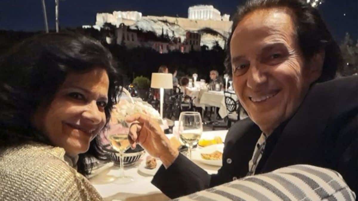 56 χρόνια γάμου: Ο Πασχάλης γιόρτασε την επέτειο με τη σύζυγό του κάτω από την Ακρόπολη