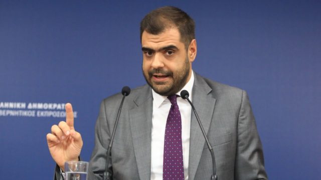 Ξεκαθάρισμα Μαρινάκη για ελληνοποιήσεις μεταναστών: «Δεν υπάρχει καμία τέτοια πρόθεση – Μας απασχολεί η συνέχιση της φύλαξης των συνόρων μας» (video)