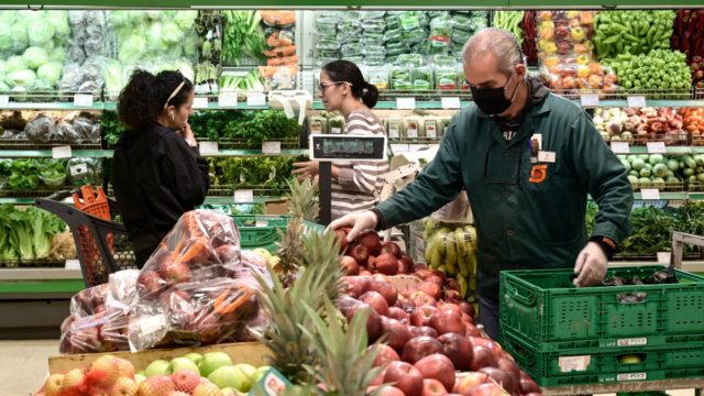 «Ανάσα» για την Ελλάδα: Στο 2,4% ο πληθωρισμός τον Σεπτέμβριο – Επιβράδυνε στο 4,3% στην ευρωζώνη (video)