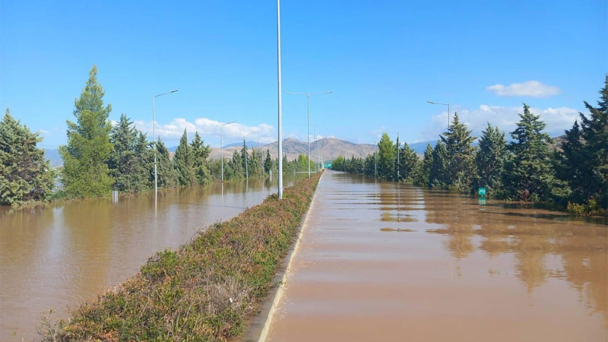 Αδιανόητες εικόνες: Αδιάβατη λίμνη για χιλιόμετρα η Eθνική Oδός μετά τα Τέμπη – Κομμένη στα δύο η χώρα (video)