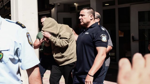 Πειραιάς: Προφυλακιστέος ο 68χρονος που σκότωσε τον υπάλληλο πάρκινγκ – «Ήταν το μεγαλύτερο λάθος της ζωής μου» (video)