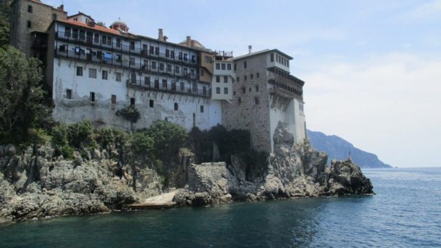 Άγιο Όρος: Μοναχοί τα ήπιαν και πιάστηκαν στα χέρια- μια σύλληψη