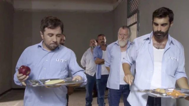 «Στα Σύρματα»: Ενθουσιασμός με την πρεμιέρα της νέας σειράς της ΕΡΤ – «Επιτέλους και μια κωμωδία, πήξαμε στο δράμα»