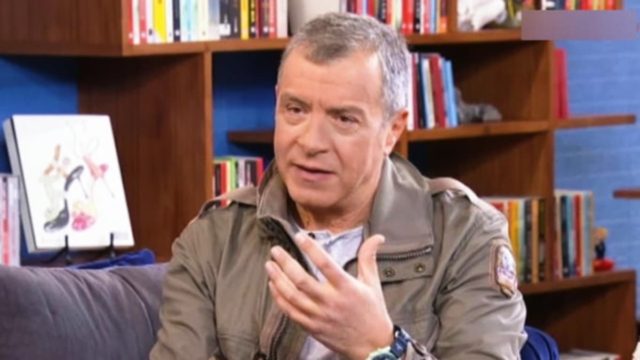 Συγκινεί ο Σταύρος Θεοδωράκης: «Με τον καρκίνο δεν ξεμπερδεύεις, είναι μία συνεχής μάχη – Όταν προσεγγίζεις τα χειρουργικά κρεβάτια…»