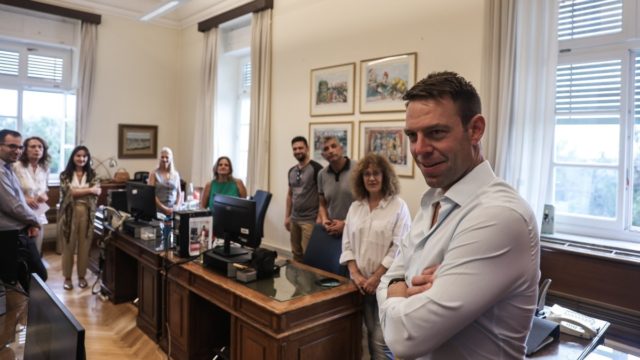 Η πρώτη ξενάγηση Κασσελάκη στη Βουλή: Ποιοι τον υποδέχθηκαν, οι διάλογοι και τι έφαγε στο εστιατόριο (photos)