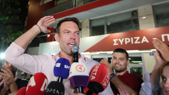 «Μπηχτές» Κασσελάκη σε δημοσιογράφους: «Εύχομαι κάποια στιγμή τα κανάλια να μην τα επηρεάζουν οι κυβερνήσεις» (video)