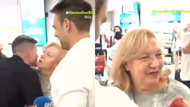 Στέφανος Κασσελάκης: Στο πλευρό του η μητέρα του – Έφτασε στην Αθήνα από τις ΗΠΑ για να στηρίξει τον γιό της (video)