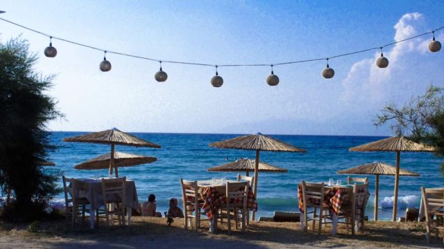 Τι φαγητά δεν πρέπει να παραγγέλνετε ποτέ σε ταβέρνες και εστιατόρια – Ούτε να τα ακουμπήσετε