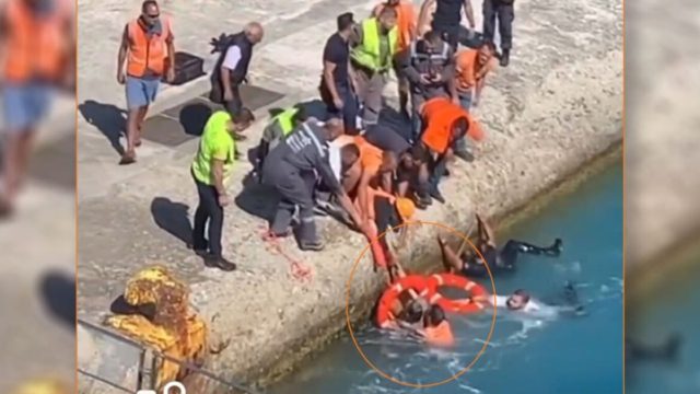 Τήνος: «Με πήρε ο άνεμος, κρατούσα τη βαλίτσα για σωσίβιο» λέει η 83χρονη που έπεσε από το πλοίο – Ύπαρχος και καβοδέτης βούτηξαν και την έσωσαν (video)