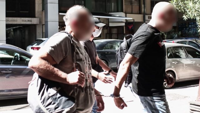 Στα δικαστήρια Πειραιά οι δύο Τούρκοι συλληφθέντες για κατασκοπεία στον Πόρο – «Μίλησε» το υλικό που κατέγραψε το drone (video)
