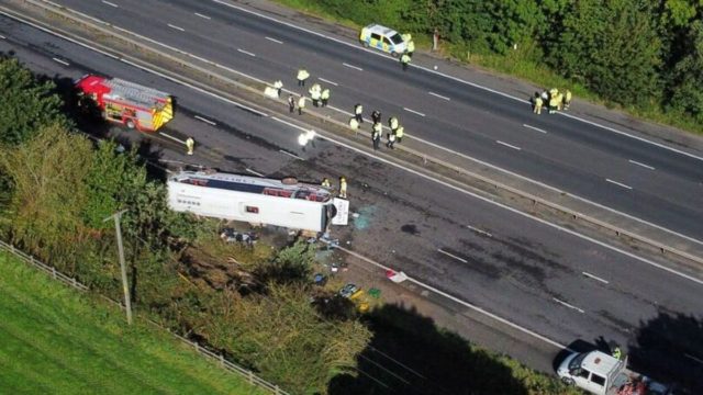 Λίβερπουλ: Ασύλληπτη τραγωδία με σχολικό λεωφορείο – Νεκροί 14χρονη μαθήτρια και ο οδηγός, 50 τραυματίες