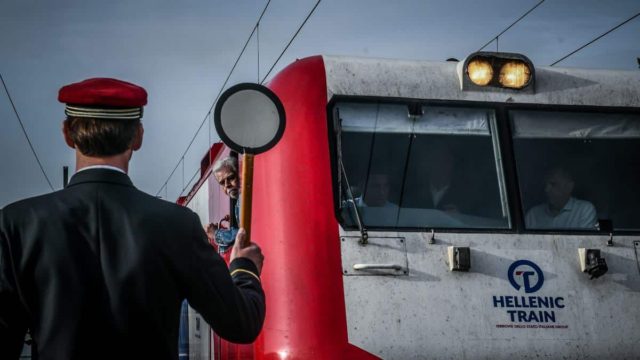 Πανικός στην Αχαΐα: Τρένο συγκρούστηκε με φορτηγό που ήταν στις ράγες – Η ανακοίνωση της Ηellenic Train