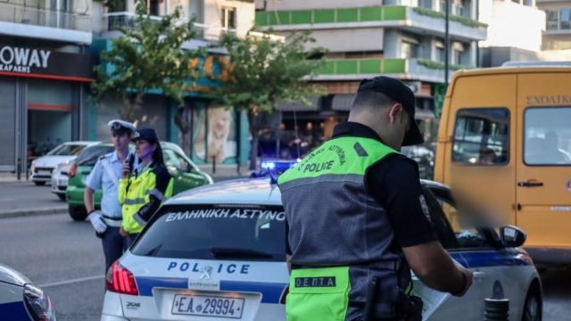 Με κλήση 1 στους 4 οδηγούς έφυγαν από τα «μπλόκα» της Τροχαίας! Πρωτιά παραβάσεων για την Αττική