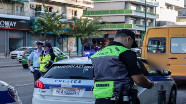 «Κατακλυσμός» προστίμων σε Έλληνες οδηγούς – Για ποιες παραβάσεις θα χάνεις για πάντα το δίπλωμα οδήγησης