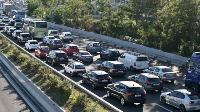 Δύο τροχαία στην Αττική Οδό: Το αδιαχώρητο στους δρόμους – Πού υπάρχουν καθυστερήσεις (χάρτης)