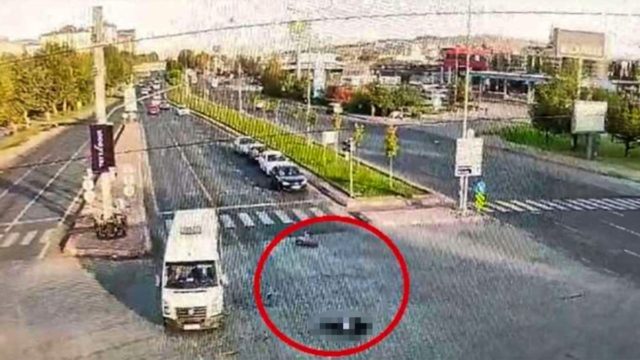 Σοκαριστικό τροχαίο στην Τουρκία: Νεκρός 17χρονος που πέρασε τον δρόμο με κόκκινο – Τον χτύπησε αυτοκίνητο και λεωφορείο (video)
