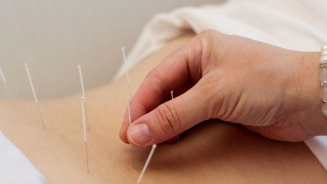 Αδιανόητη φρίκη: Βελονιστής 90 ετών φέρεται πως παρέλυσε ασθενή του και στη συνέχεια την κακοποίησε σεξουαλικά