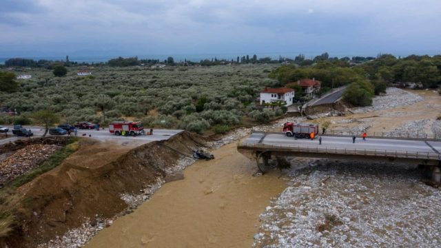 Κακοκαιρία «Daniel»: «Βρήκαμε μόνο το παντελόνι του» – Σπαράζει καρδιές κόρη αγνοουμένου από τον Βόλο (video)