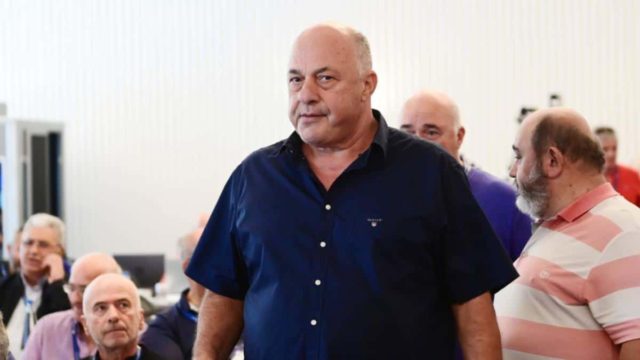 2 εγγόνια και 5 παιδιά: Η μοναδική φωτογραφία του Αχιλλέα Μπέου με την οικογένειά του – «Είναι ένας πατέρας που έγινε μάνα»